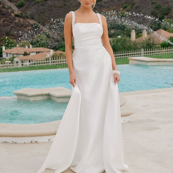 Fit and flare white wedding dressbridal gown